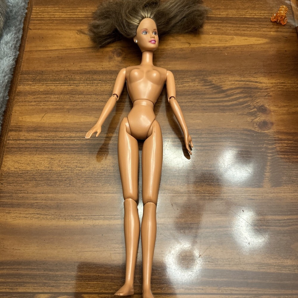 1990 Articulate Arms Legs Barbie Doll Brown Hair Earrings